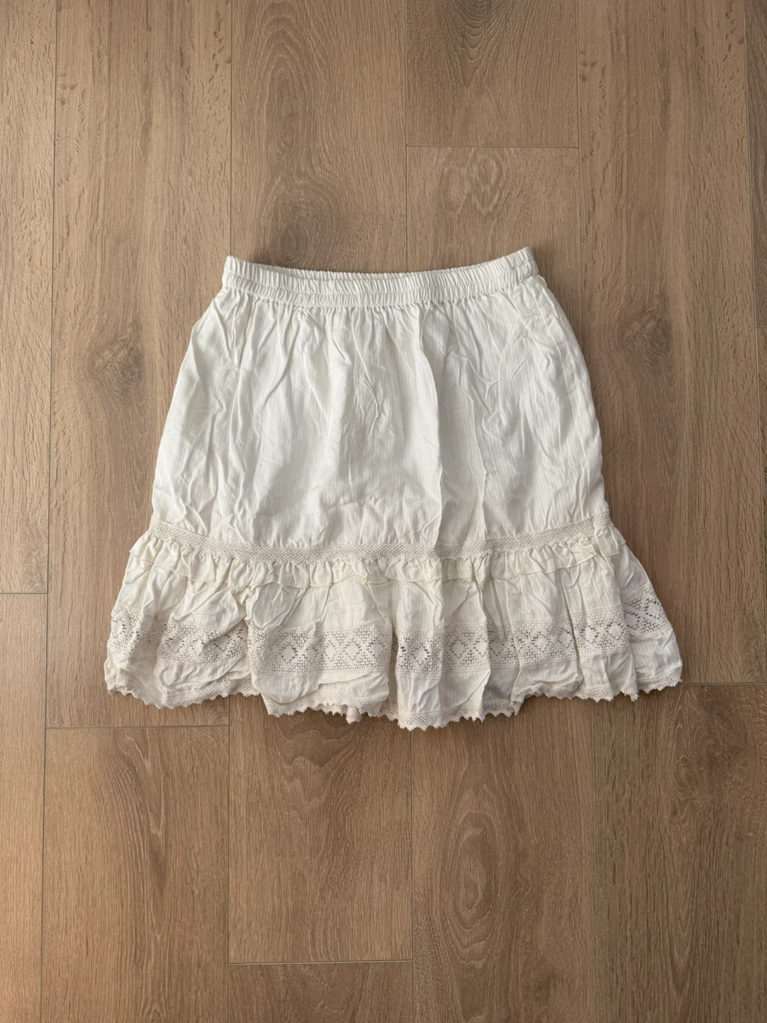 Dex Vintage White Ruffle Hem Mini Skirt