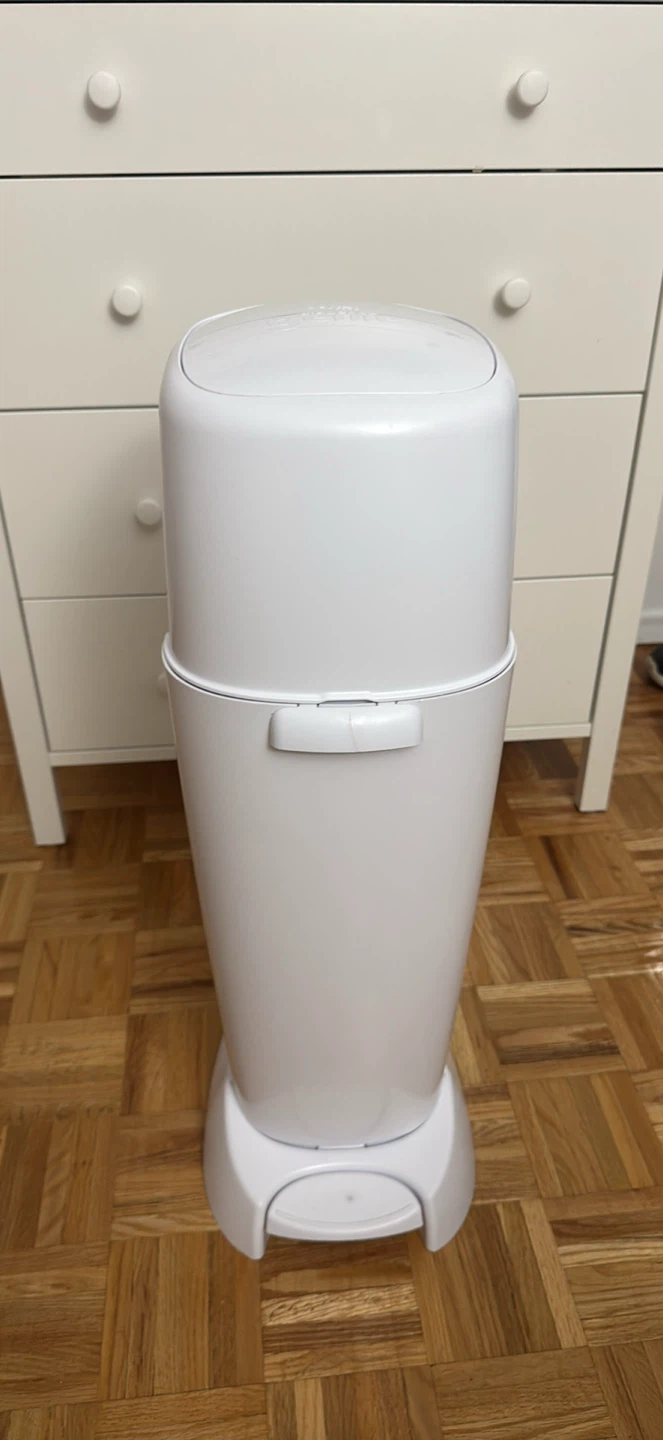 Playtex Diaper Genie Diaper Pail with one refill
