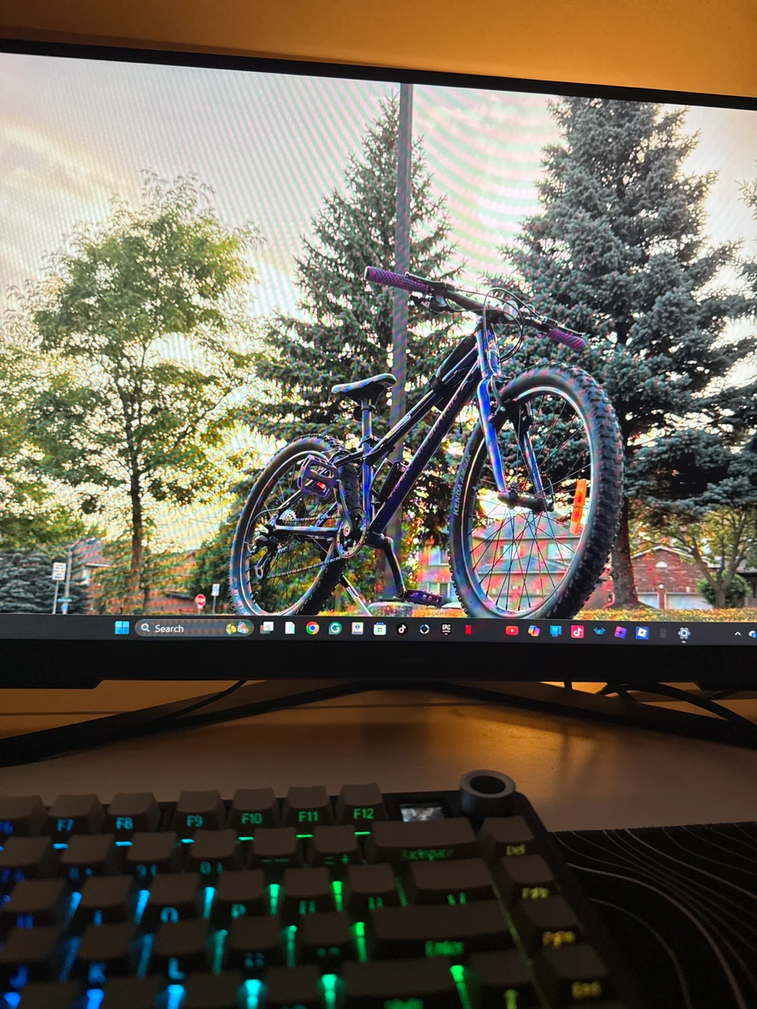 Samsung Odyssey G5 Gaming Monitor - photo 3
