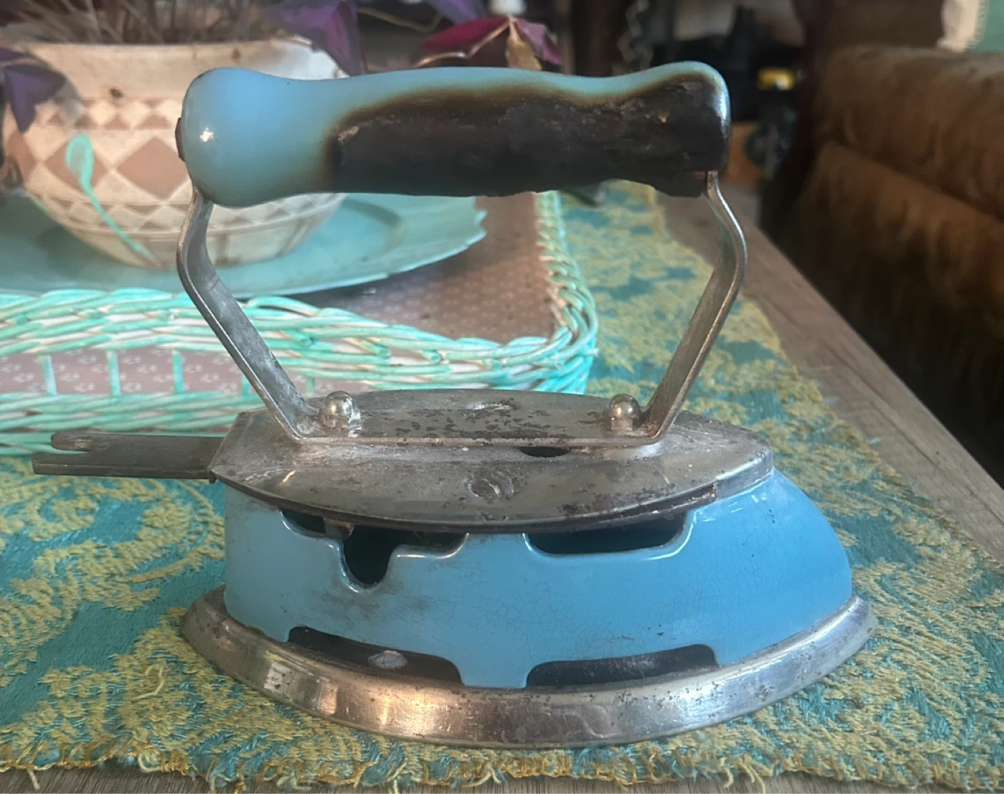 Antique Coleman 4A-Gas Iron - photo 2