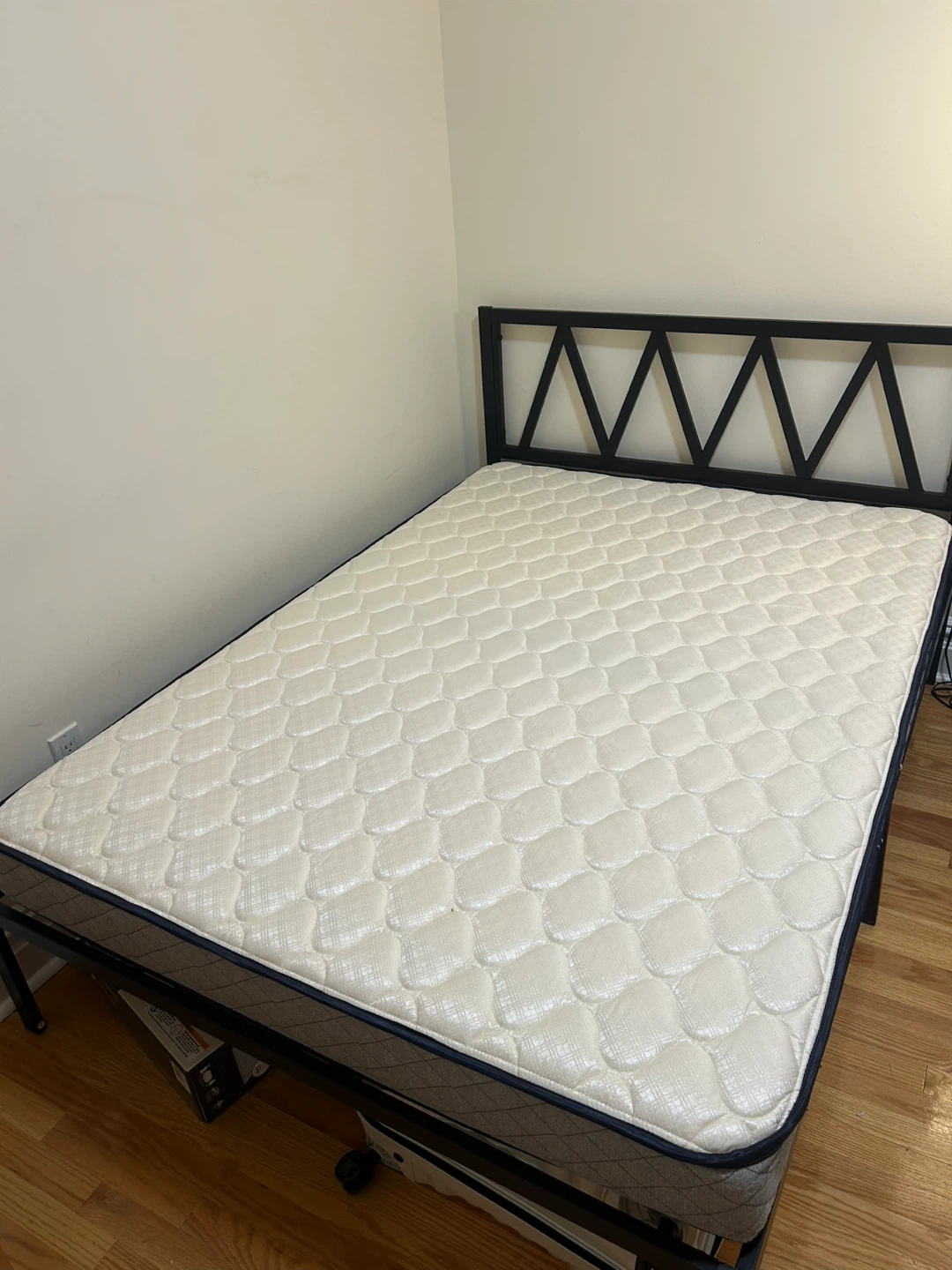 Full Size Mattress with (or without) Metal Bed Frame