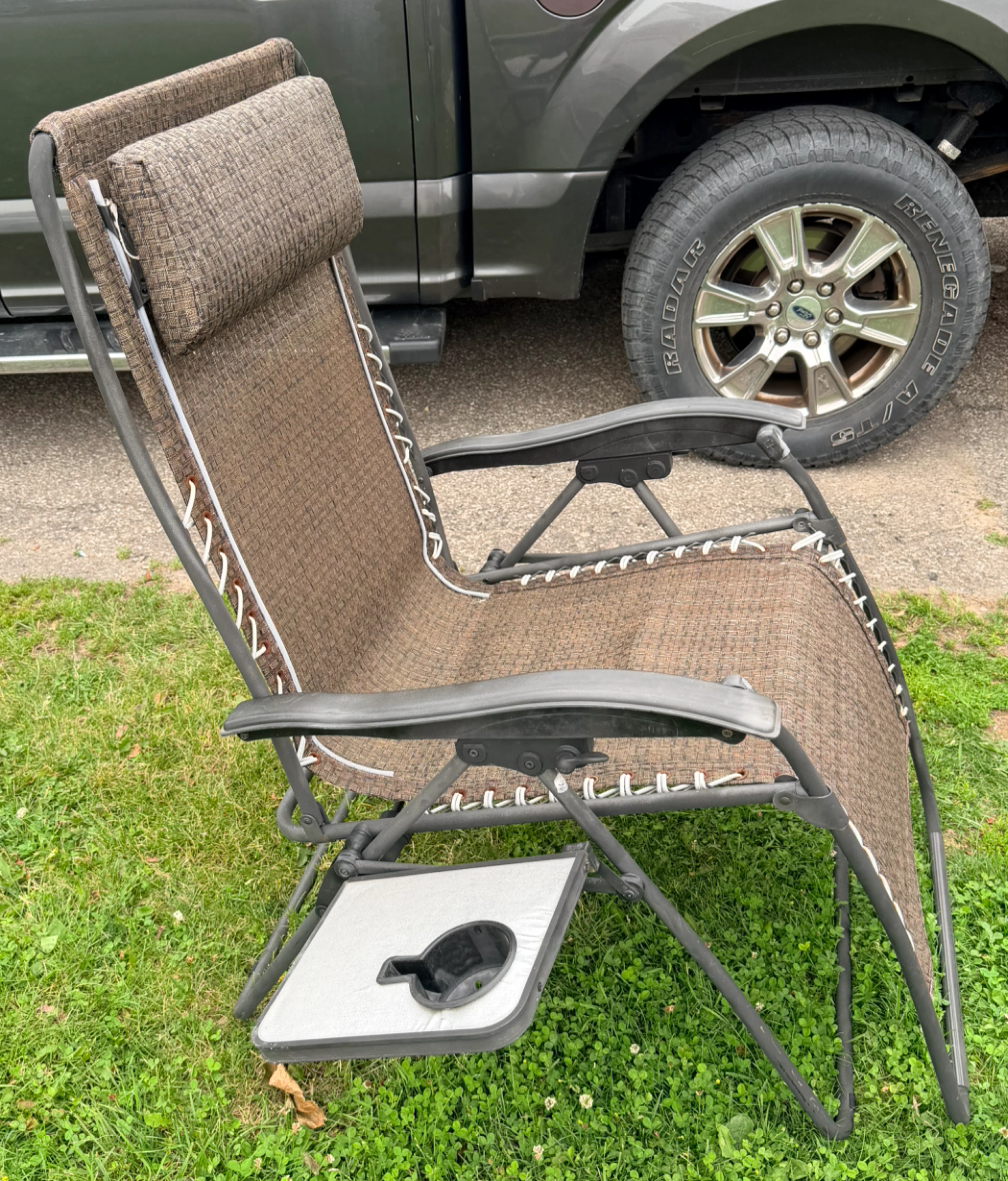 Brown zero gravity chair - photo 3