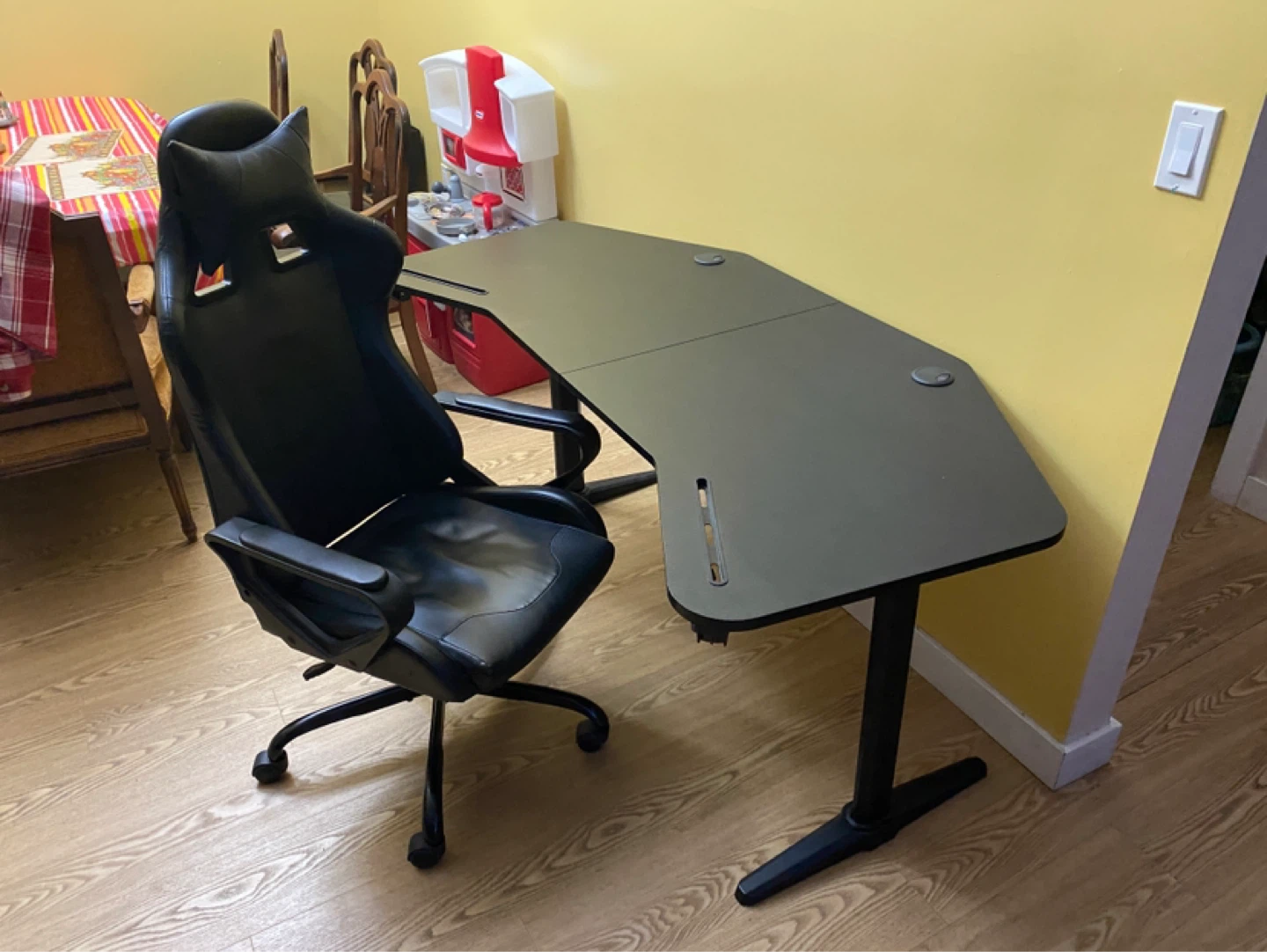 EUREKA Ergonomic Gaming Desk and Chair Set (CAN DELIVER) - photo 2