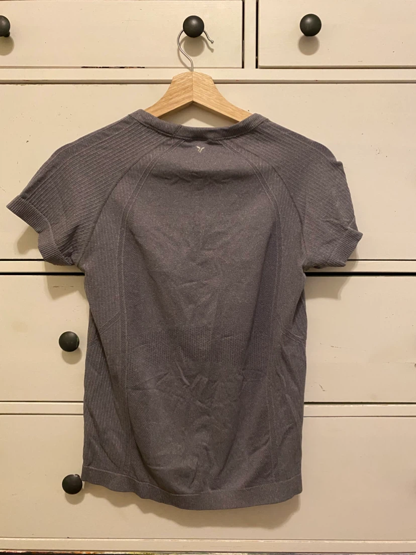 Old Navy Active T-Shirt - photo 2