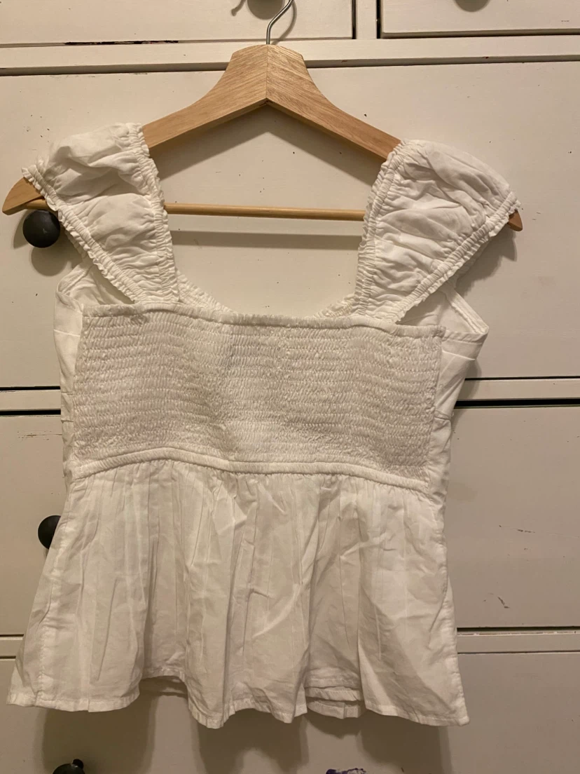 Hollister White Smocked Peplum Top - photo 2