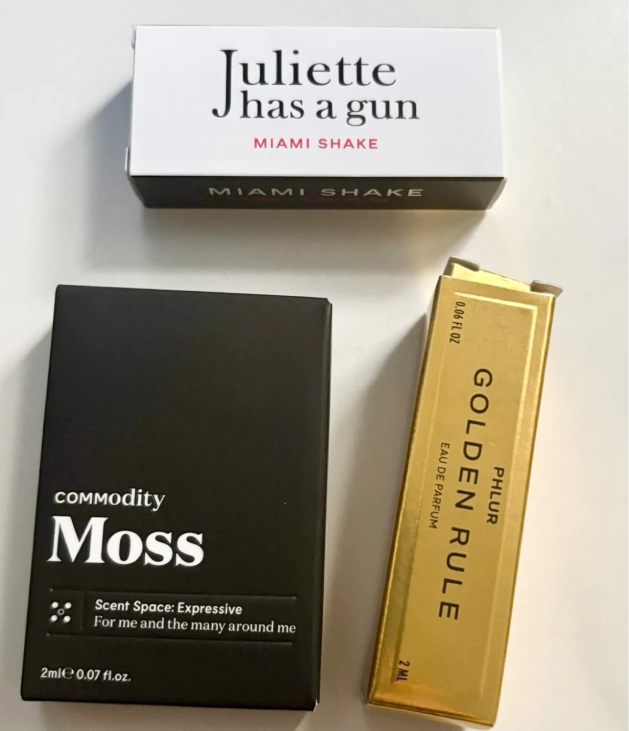 Assorted fragrance sample bundle (new )
