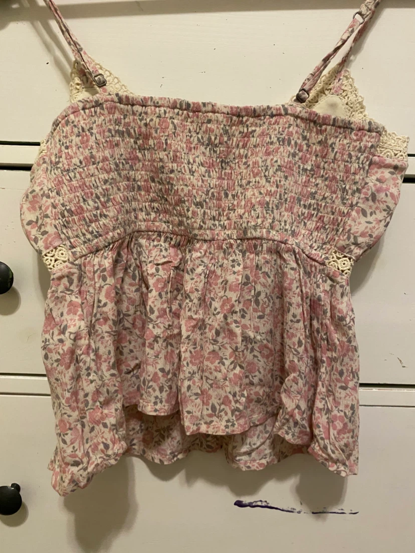 Hollister Floral camisole top with lace trim - photo 2