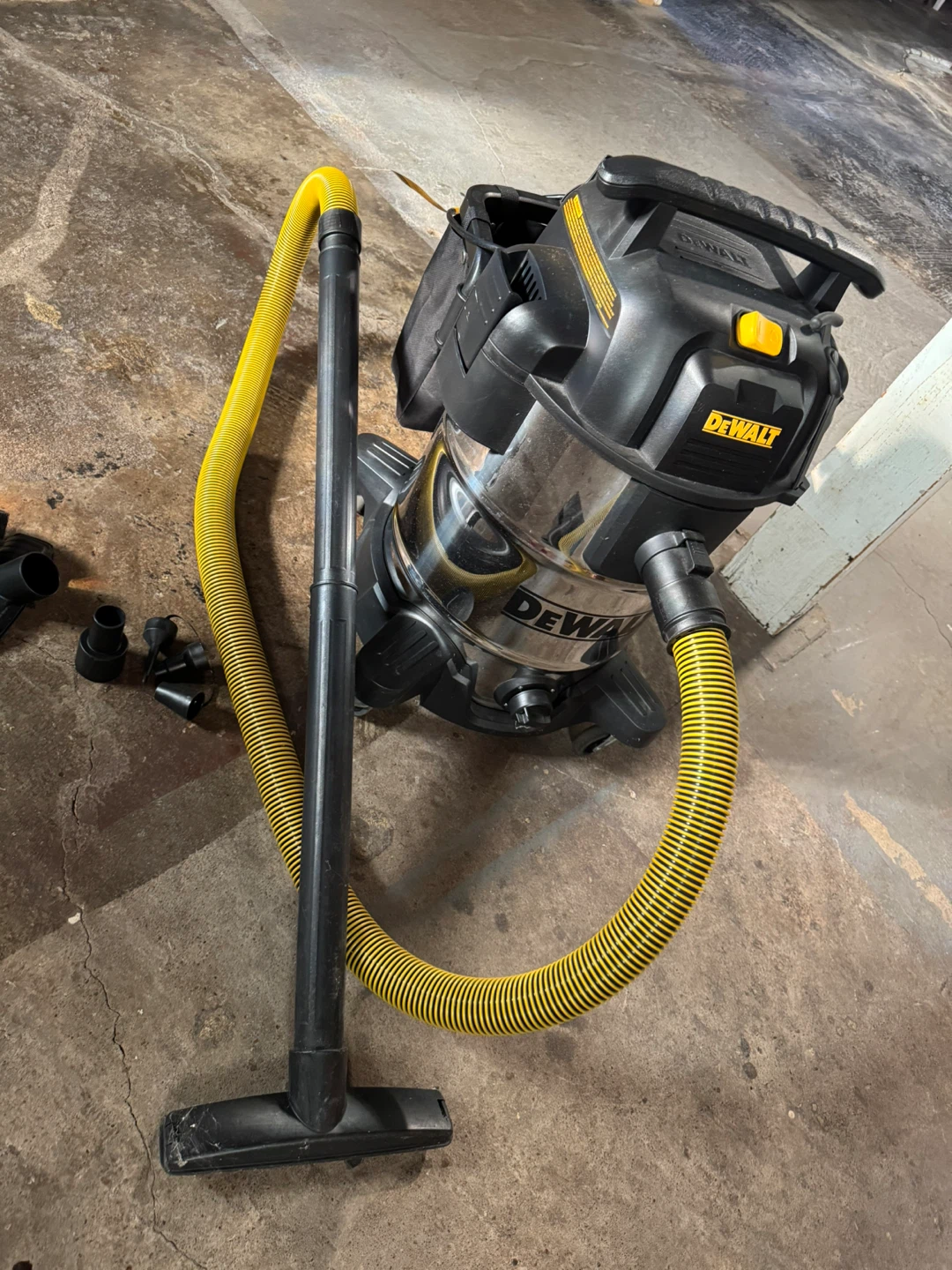 DeWalt Wet/Dry Vacuum with Accessories - photo 4