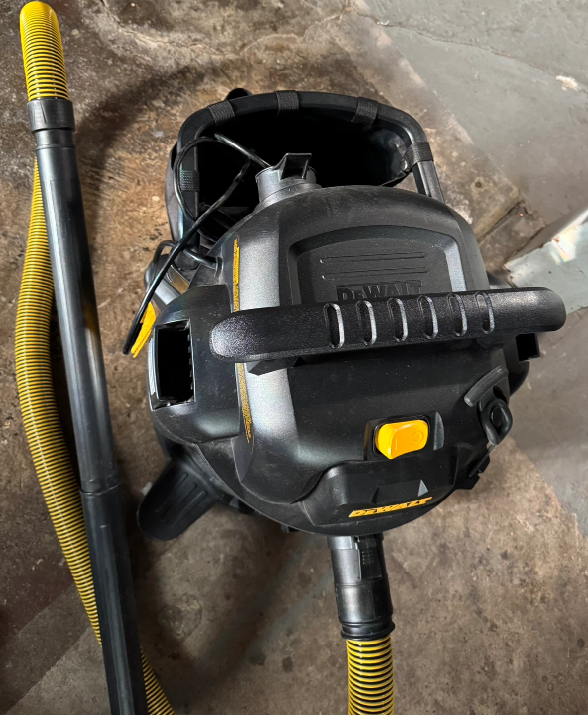 DeWalt Wet/Dry Vacuum with Accessories - photo 3