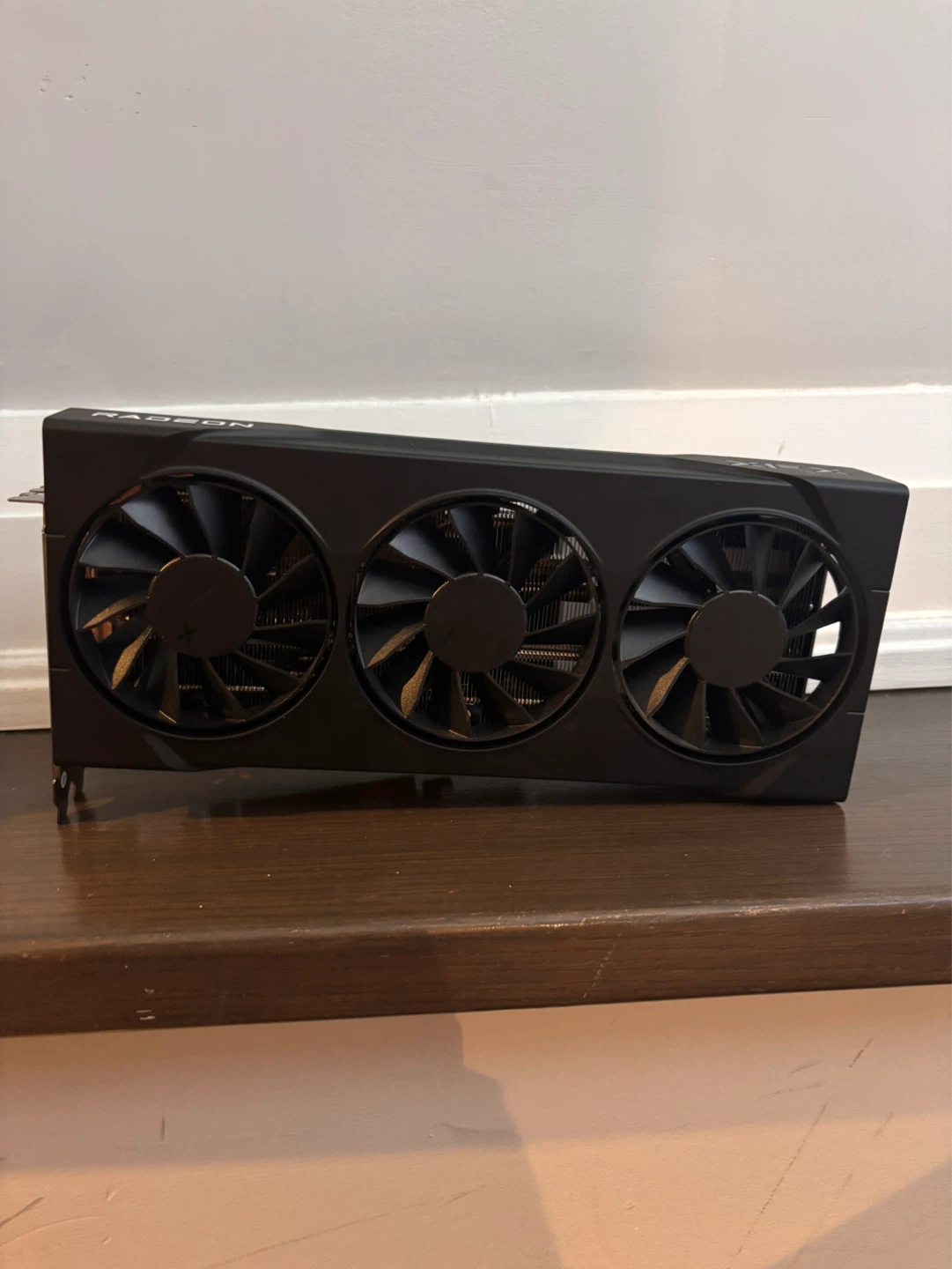 AMD Radeon XFX 9060 XT 16GB Triple Fan Black