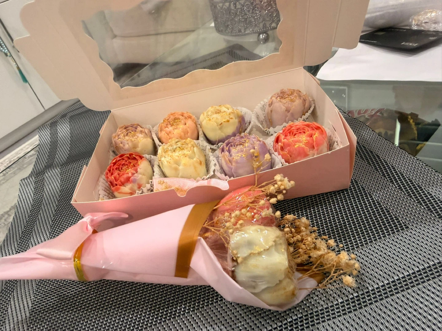 Handmade Assorted Chocolate Rose and cookies gift box - photo 2