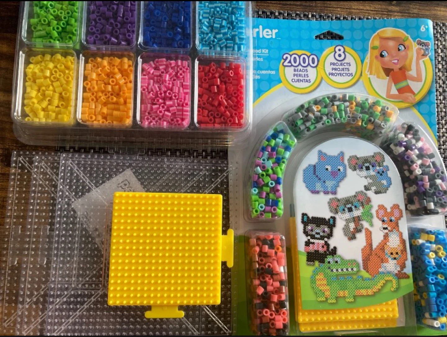 Perler Fused Bead Kit - 2000 Beads and 47 Crayola markers - photo 4