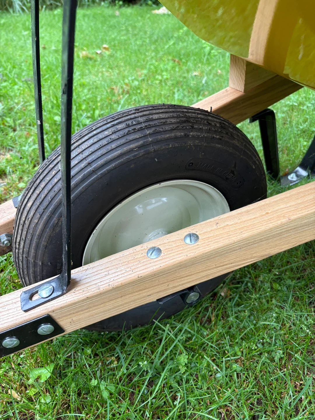 Garant Yellow Wheelbarrow - photo 3