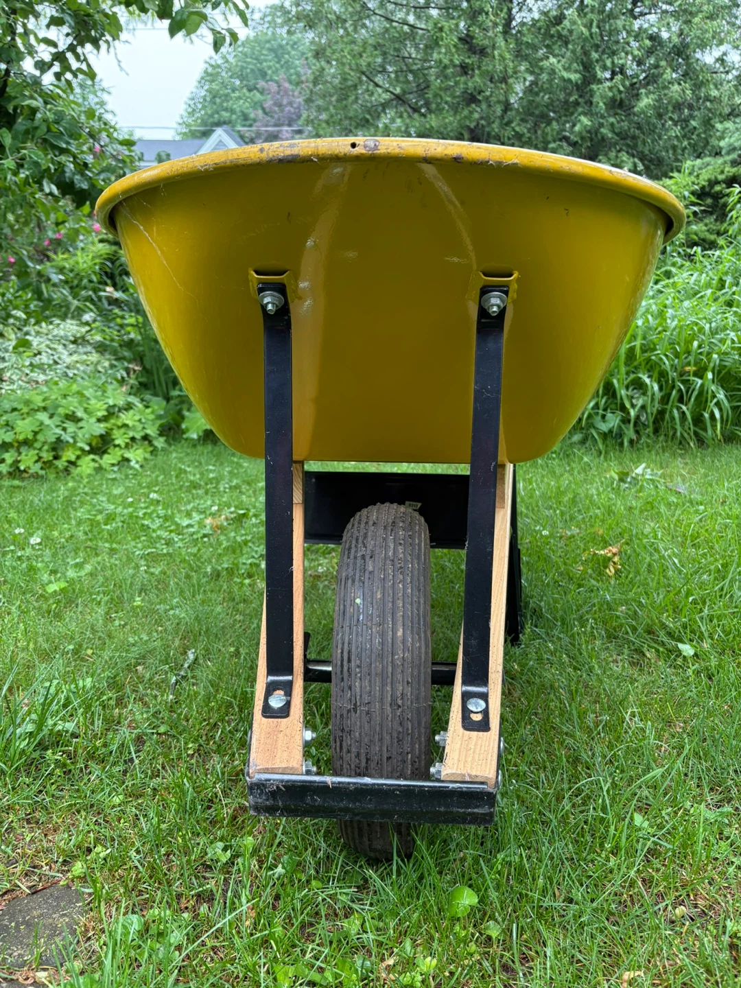 Garant Yellow Wheelbarrow - photo 4