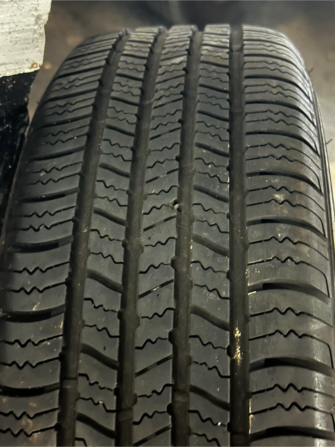 Goodyear Viva 3 All-Season Tire 205/55R16 - photo 2