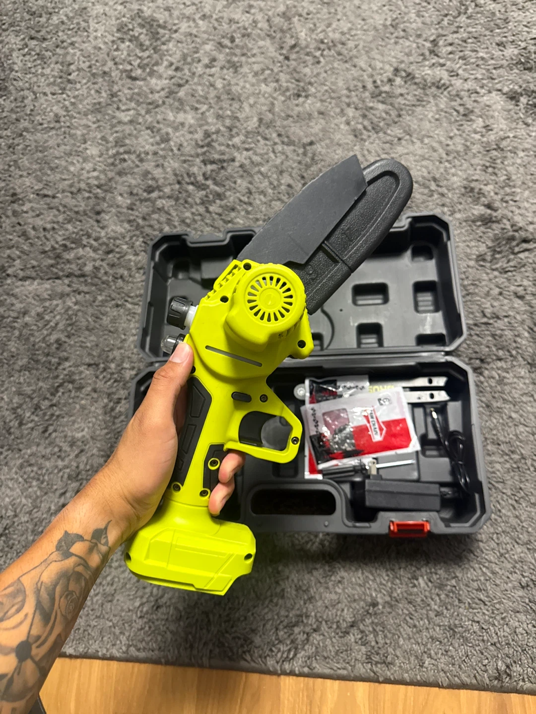 Litekon Cordless Mini Chainsaw with 2 Batteries & Case - photo 3