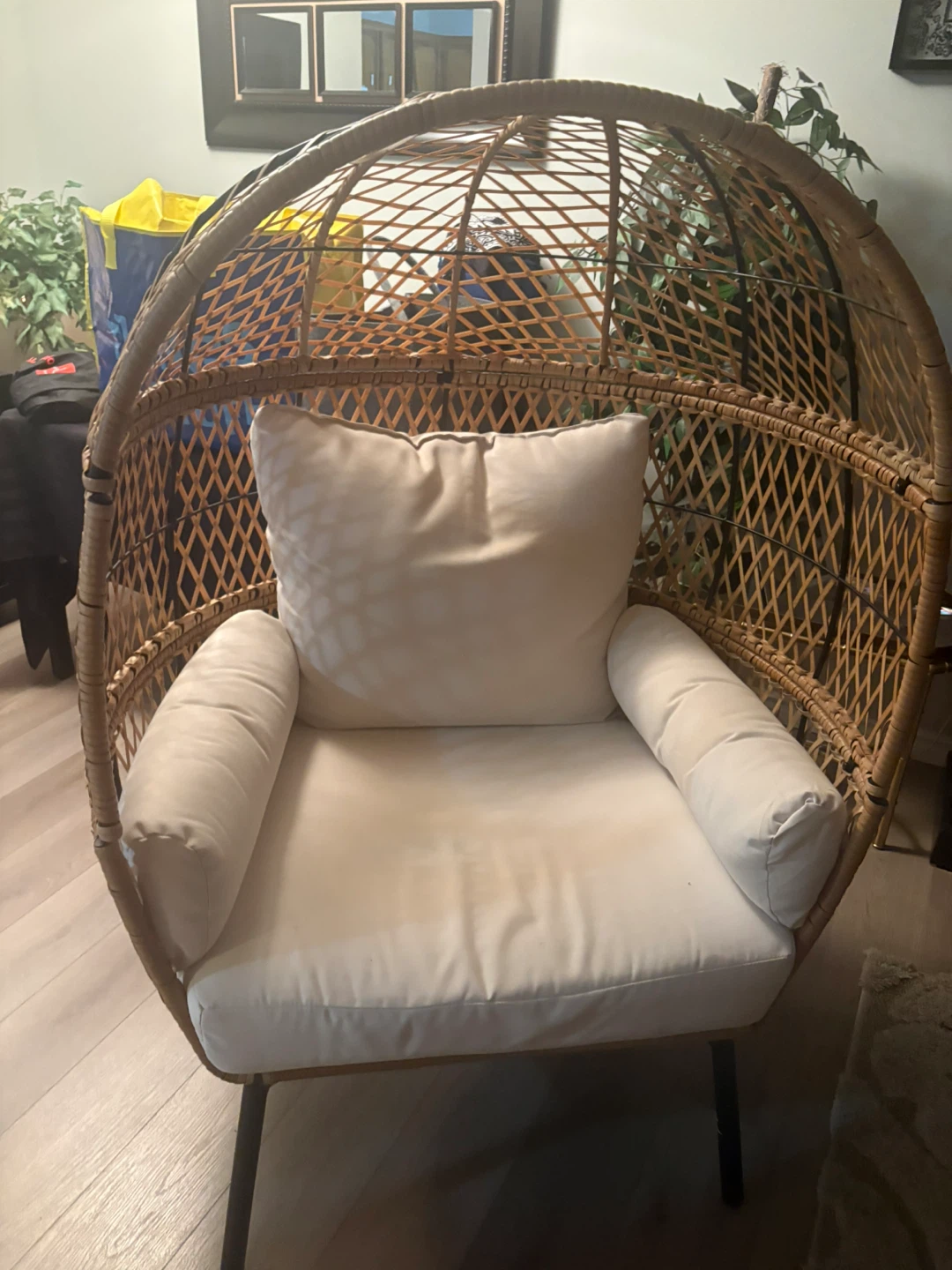 Egg chair
