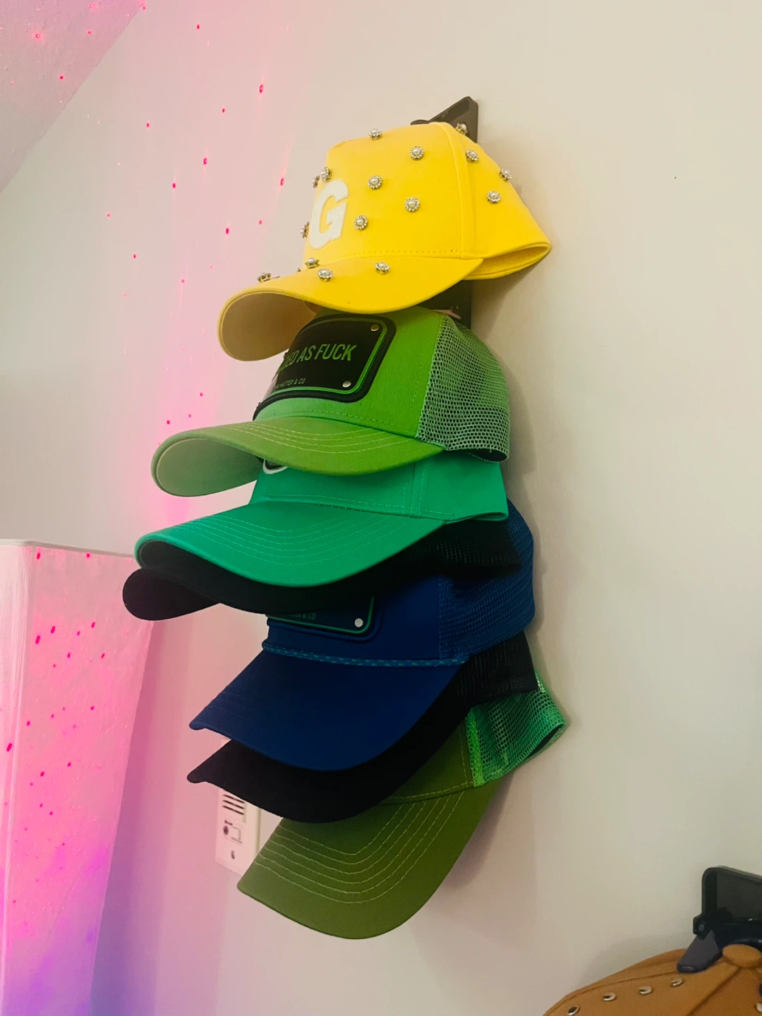 Wall-mounted Cap Display Organizer Rack - photo 3