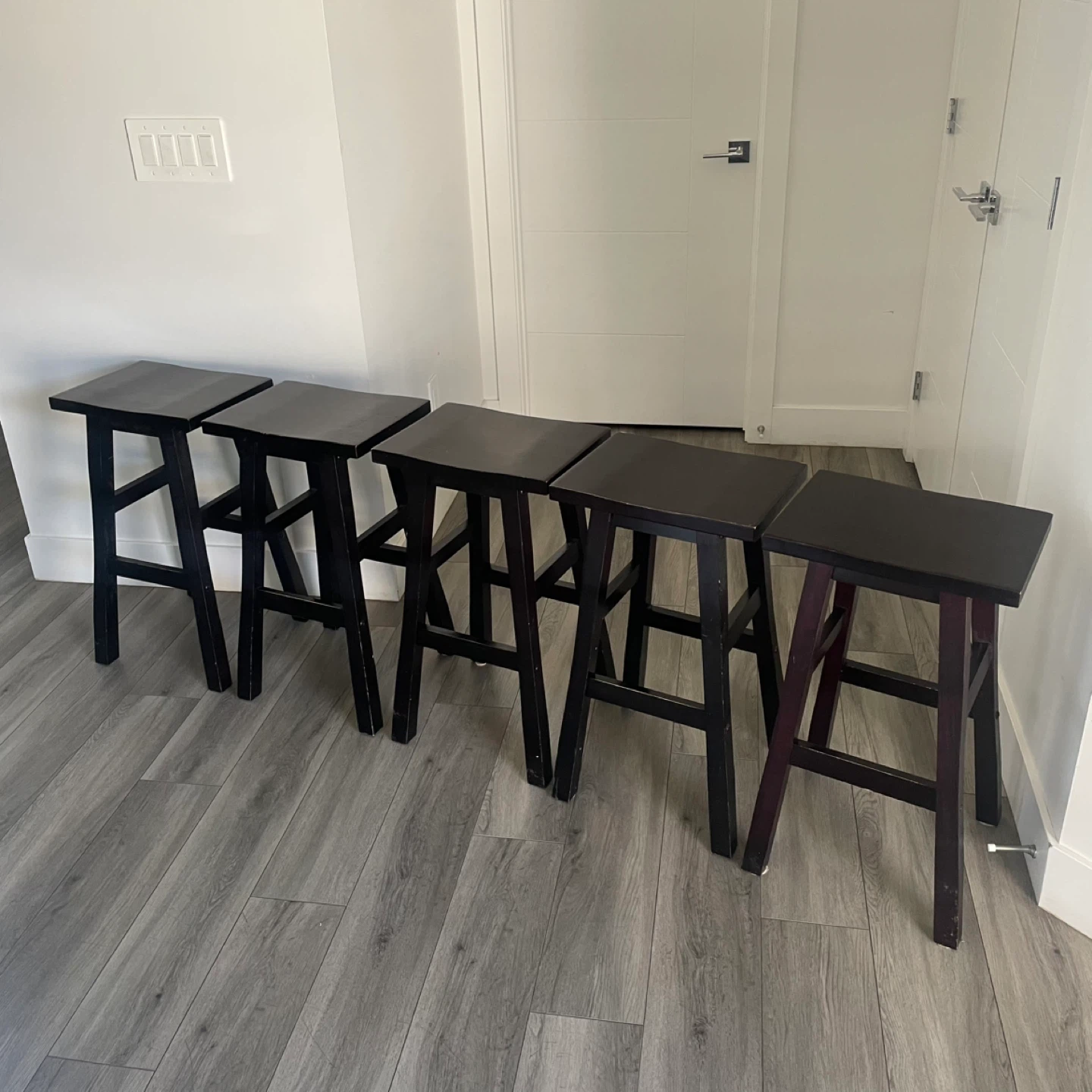 5 Bar Stools - photo 3