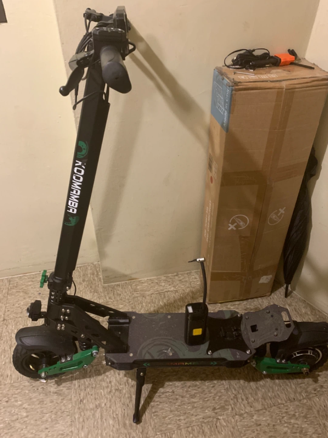 KOOMAMBA ZU06 E Scooter (Key included)