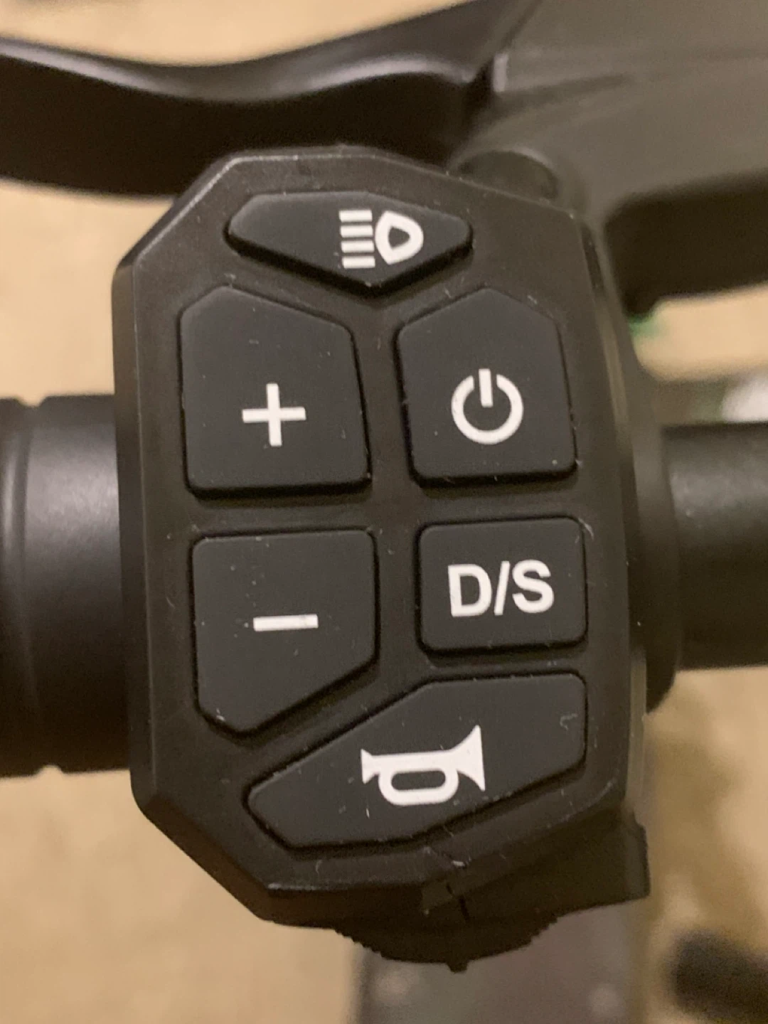 KOOMAMBA ZU06 E Scooter (Key included) - photo 3