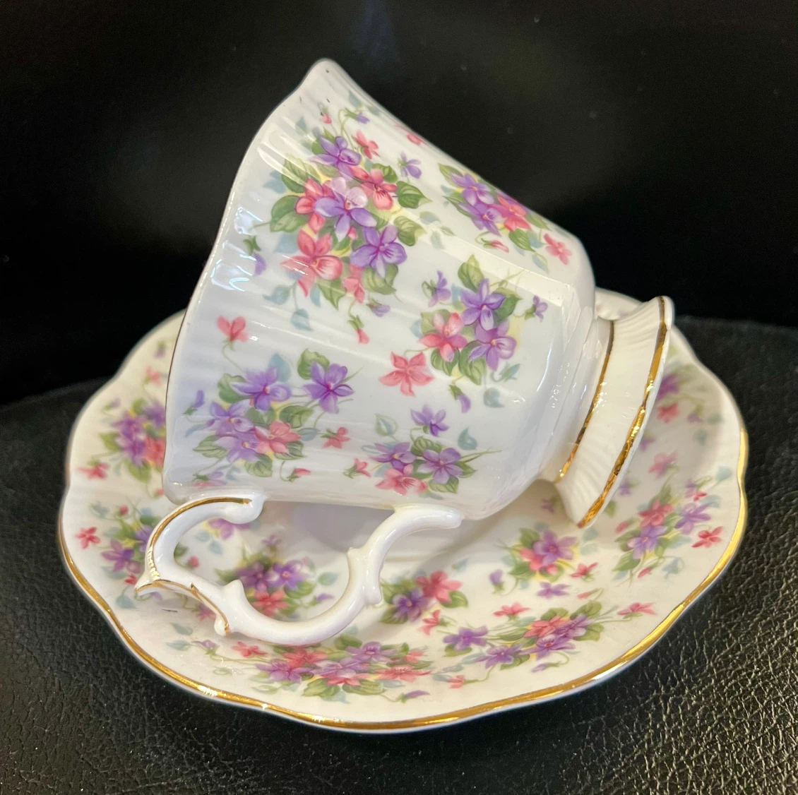 Vintage Royal Albert Teacup and Saucer Set - Floral Design - photo 3