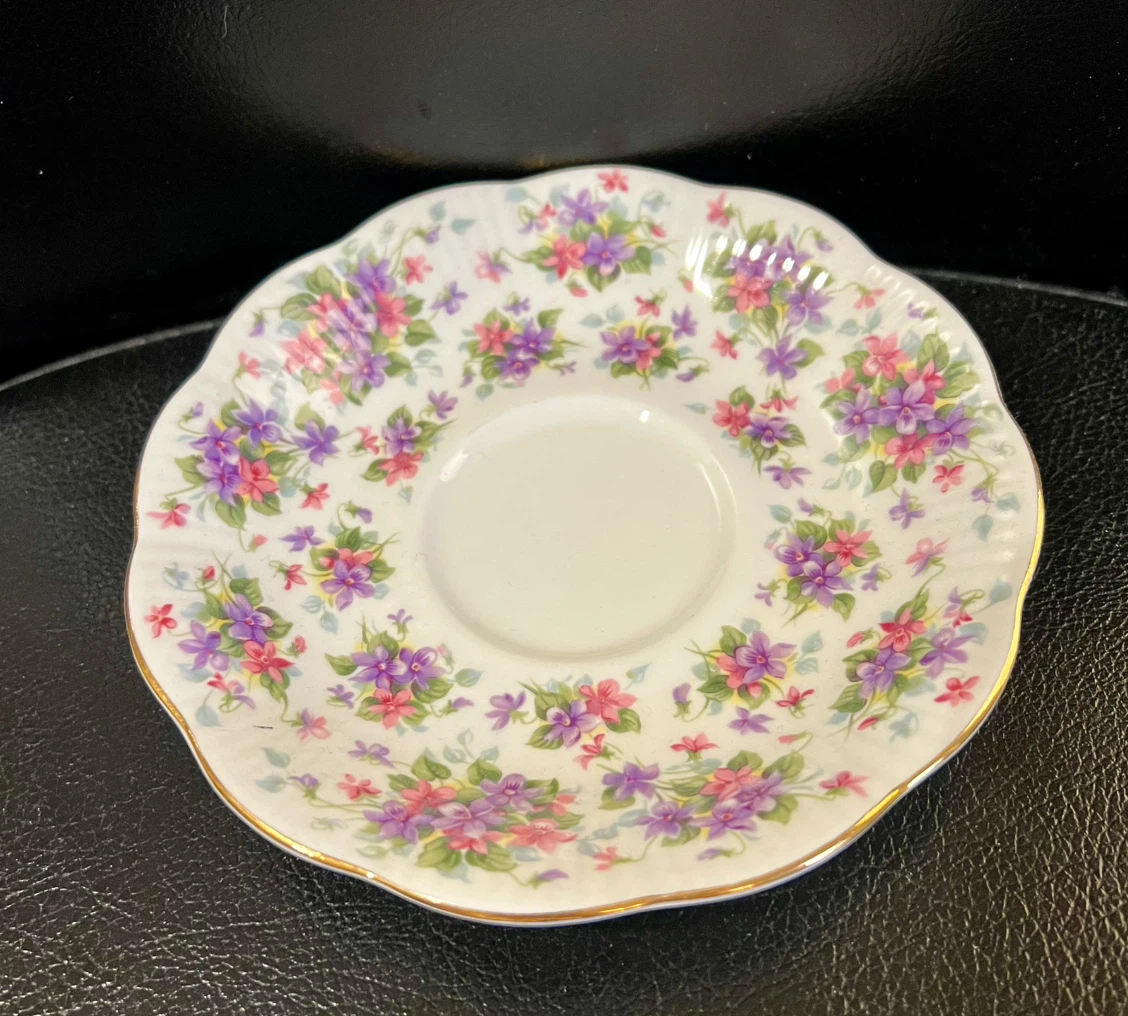 Vintage Royal Albert Teacup and Saucer Set - Floral Design - photo 5