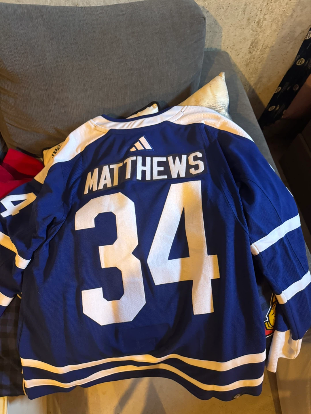 Throwback maple leafs jersey . Austin Mathew’s - photo 2