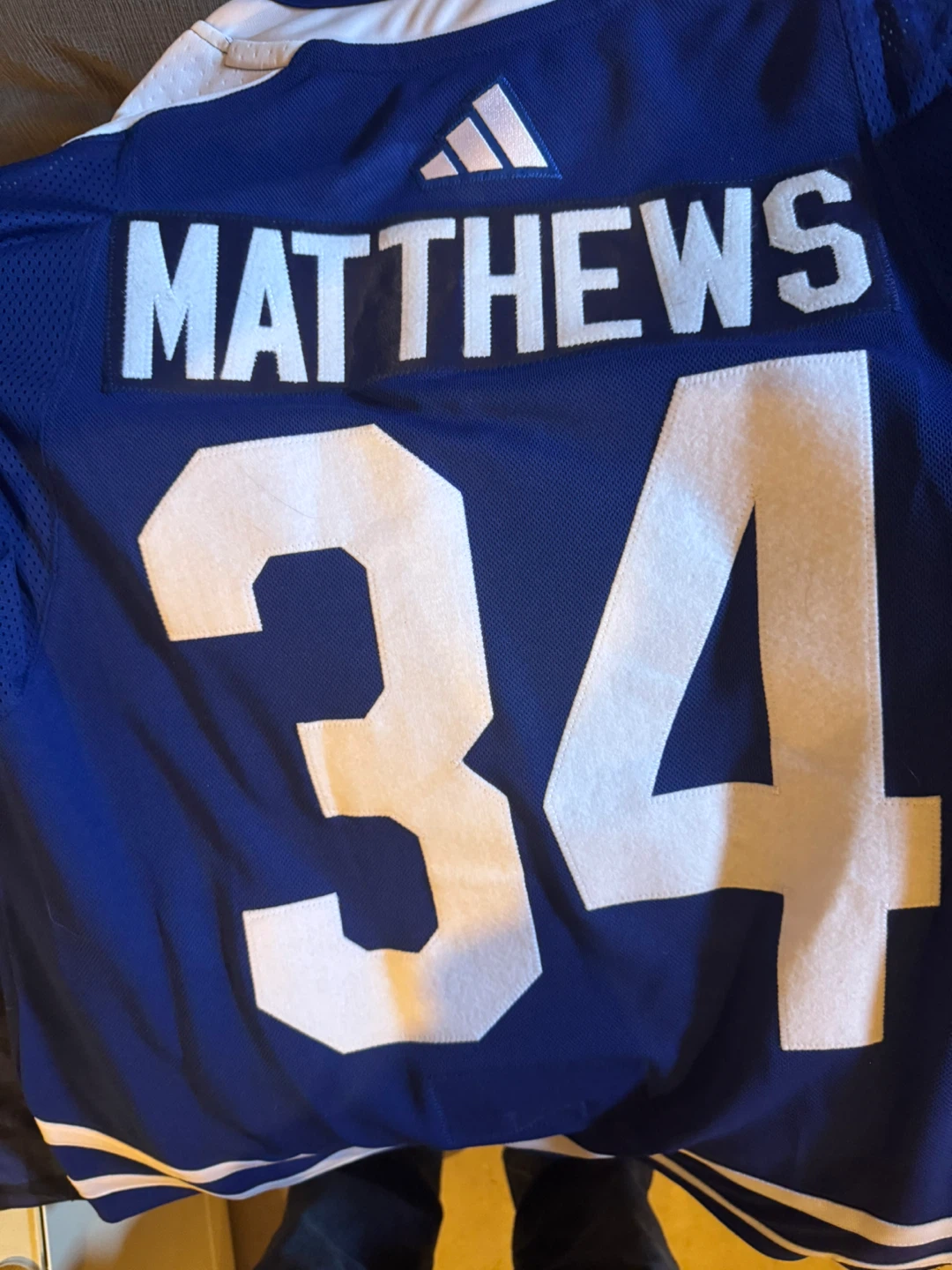 Throwback maple leafs jersey . Austin Mathew’s - photo 4