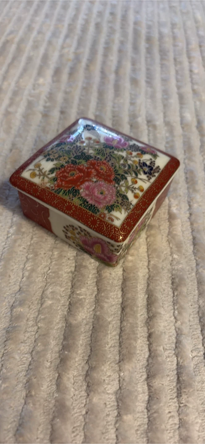 Satsuma Japan Ceramic Trinket Box