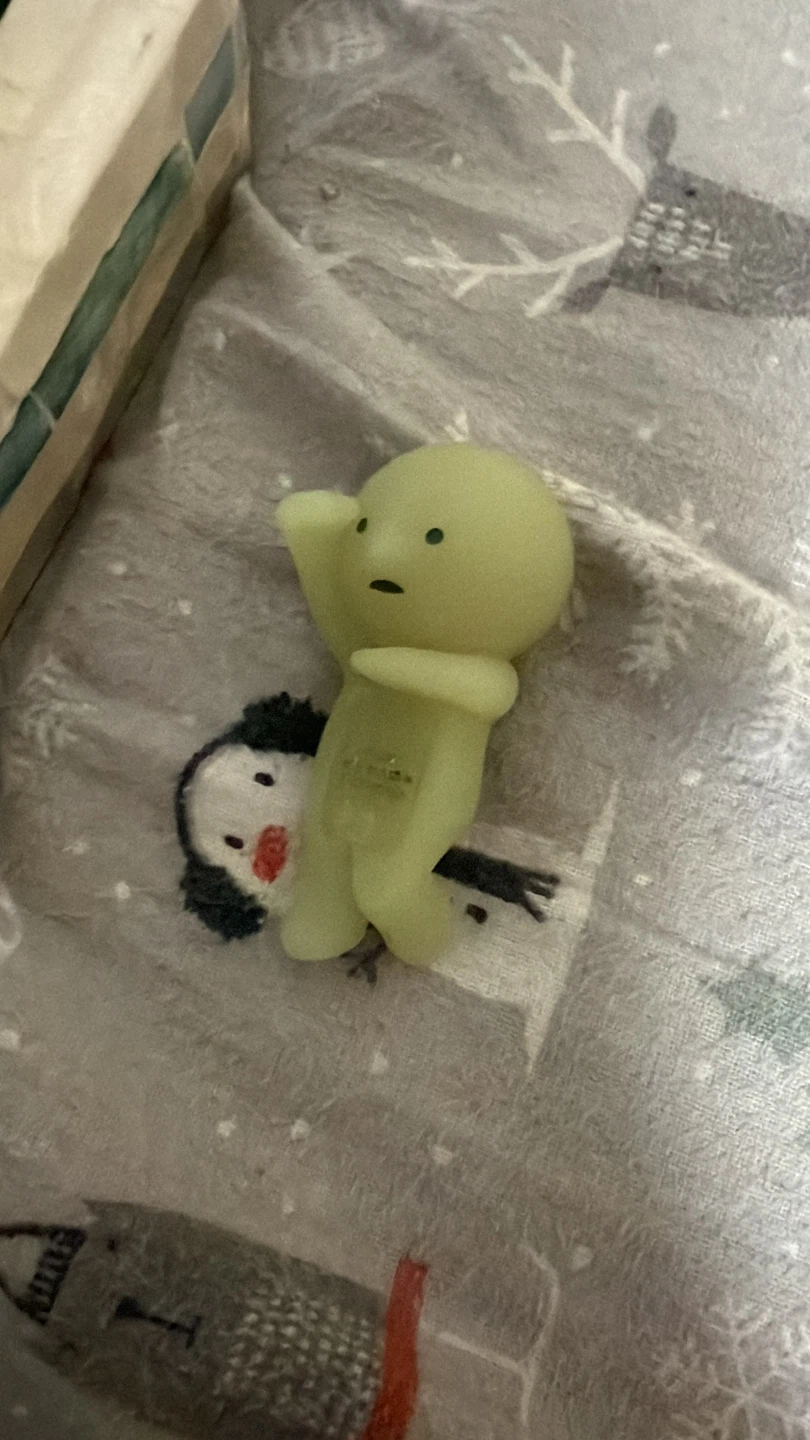 Collection of Glow-in-the-Dark Figurines Smiski - photo 3