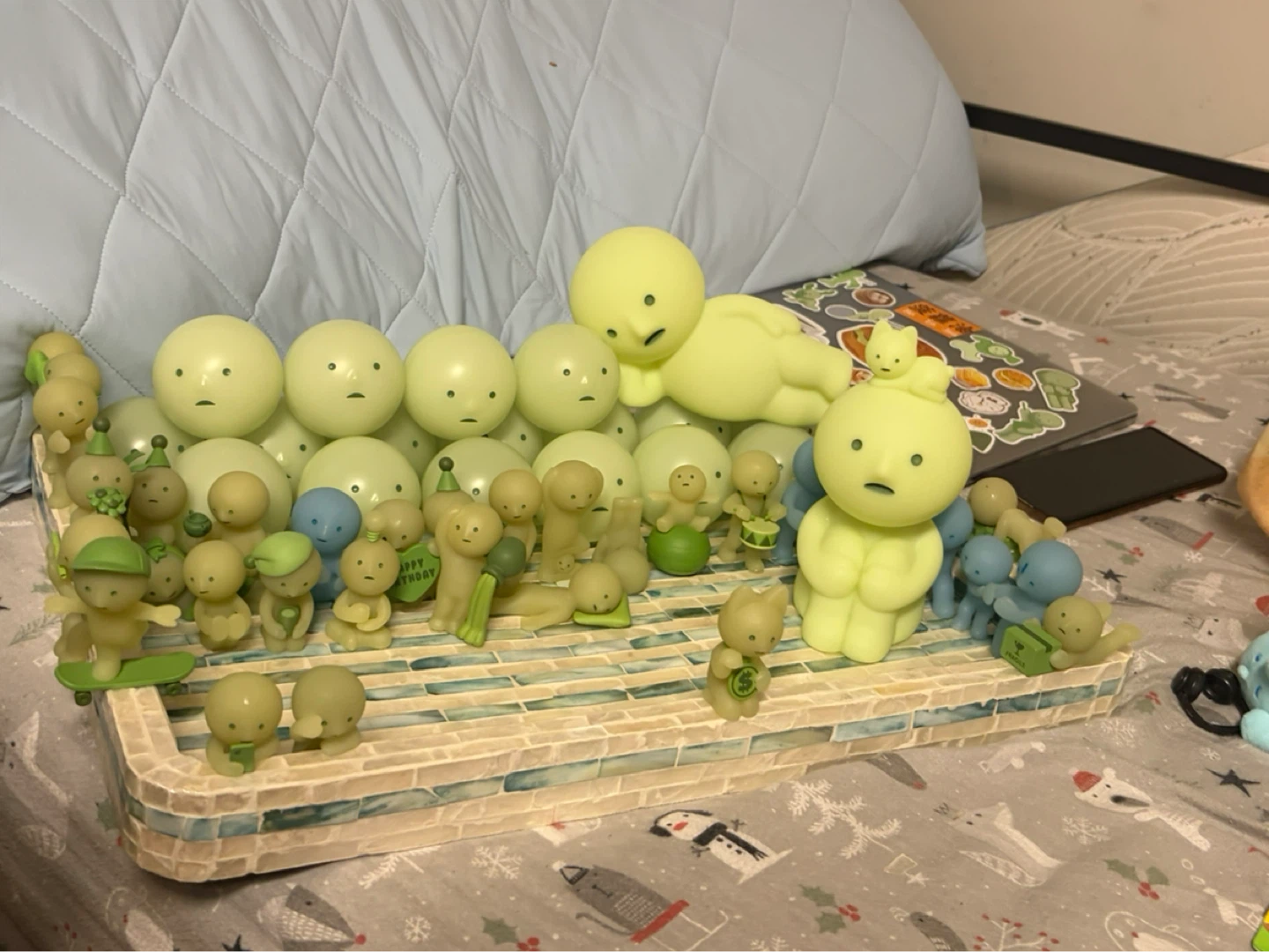 Collection of Glow-in-the-Dark Figurines Smiski - photo 2