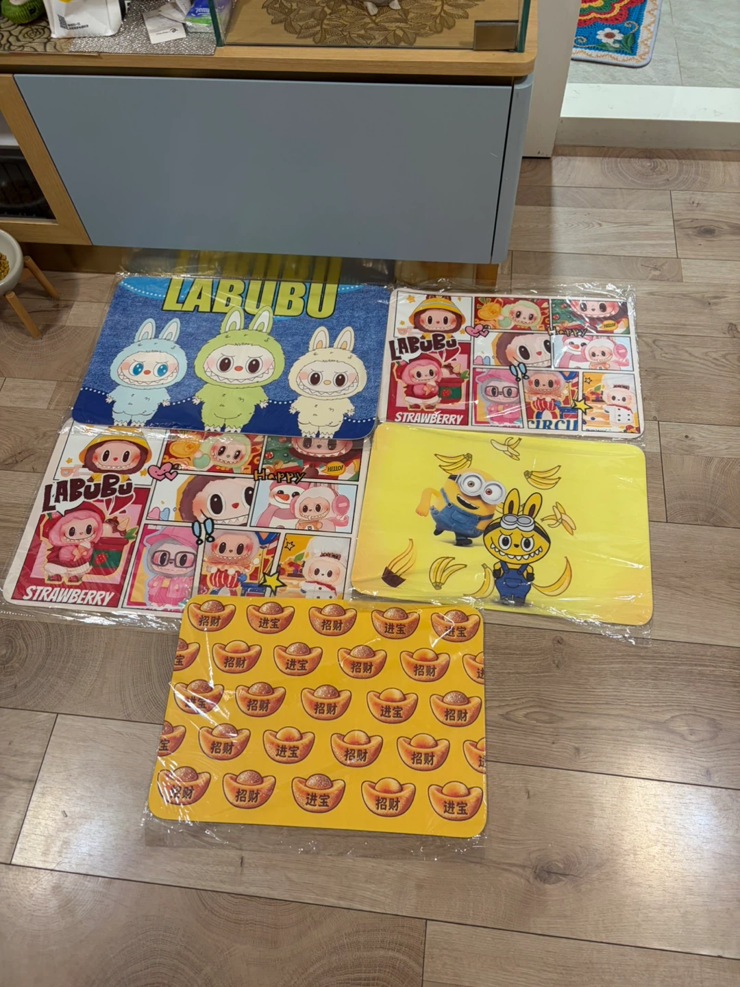 LABUBU Minion rug & Hong Kong Themed Reusable Bag - photo 2