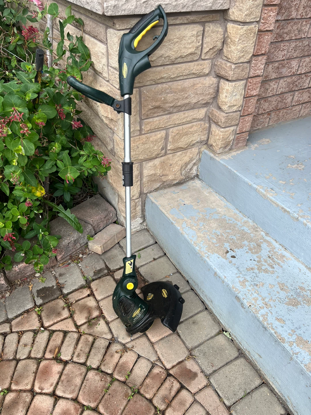 YARDWORKS Electric Grass Trimmer/Edger - photo 2