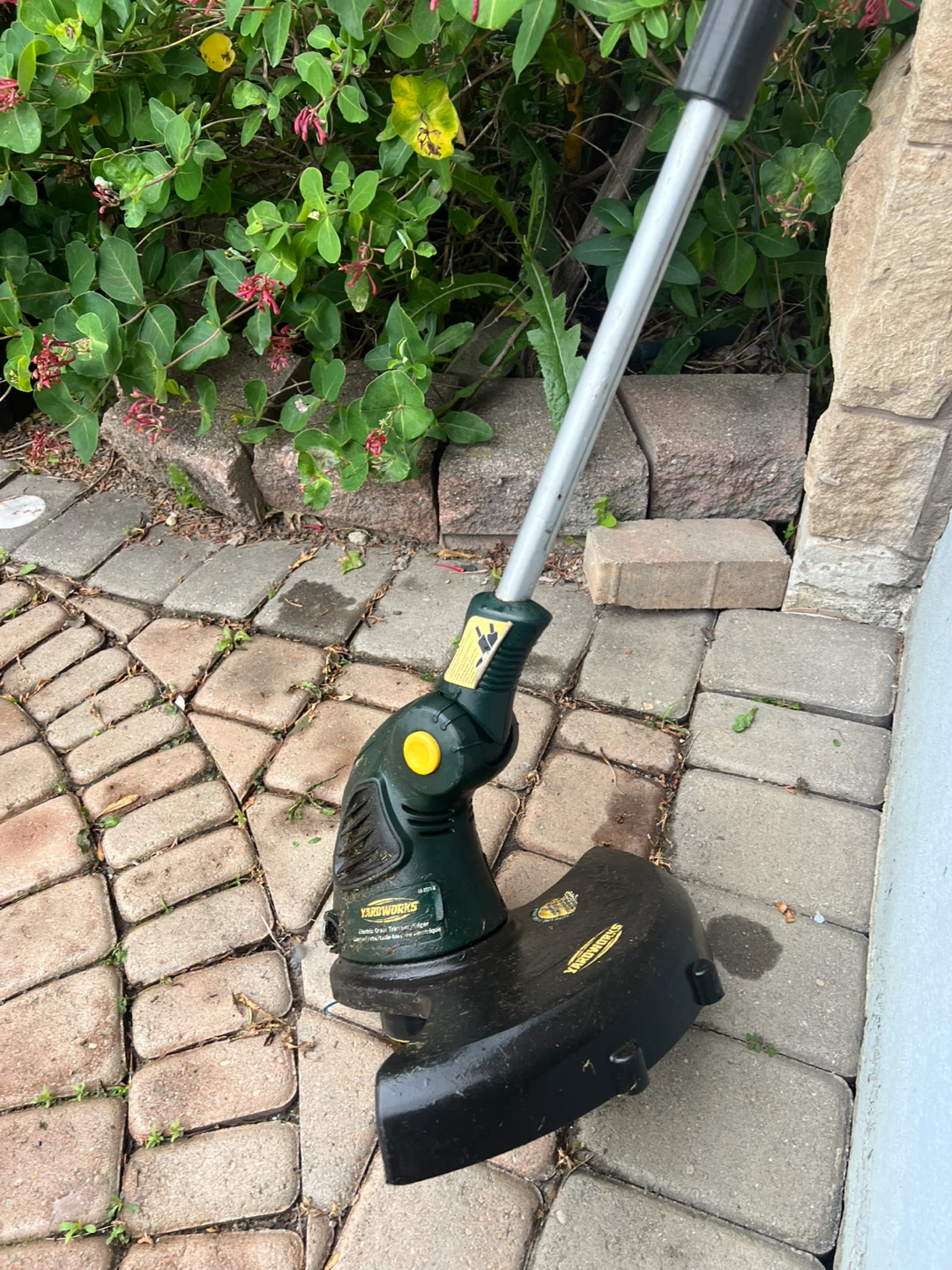 YARDWORKS Electric Grass Trimmer/Edger - photo 4