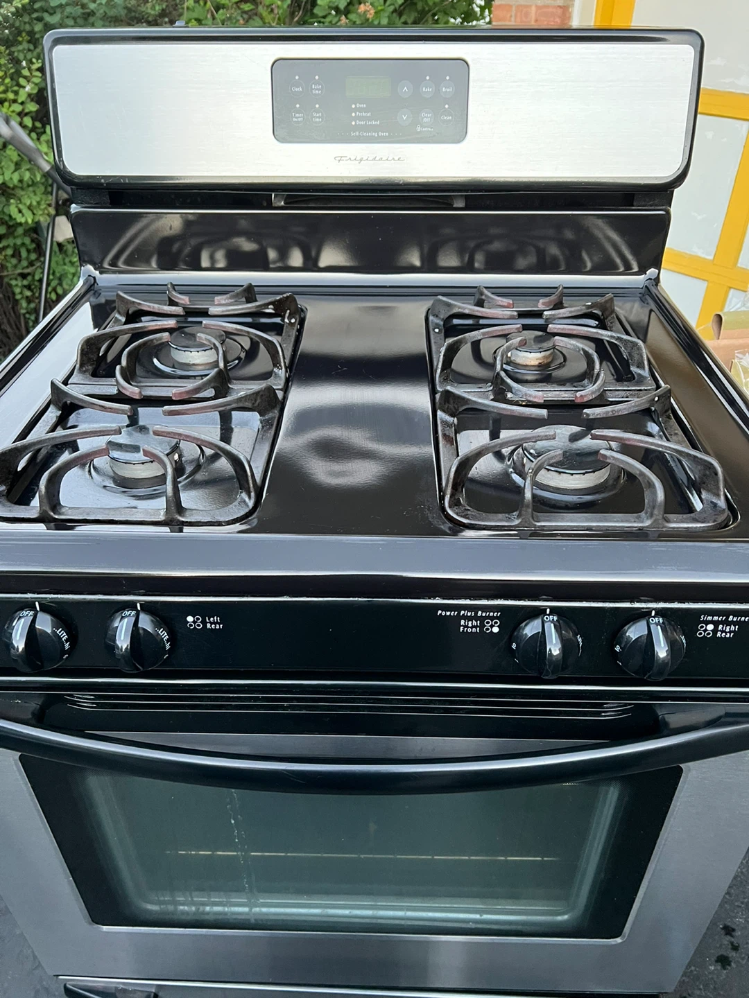 Frigidaire Gas Range Oven - photo 2