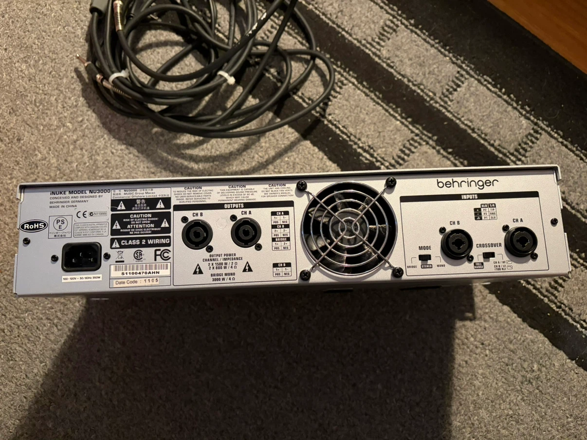 Behringer NU3000 Power Amplifier