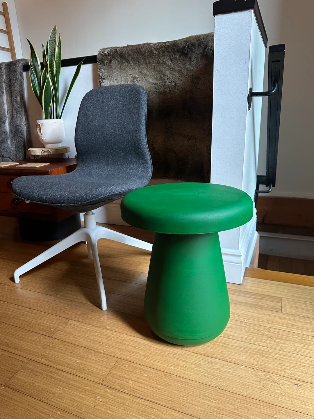 VINTAGE MCM FIBREGLASS MUSHROOM SIDE COFFEE ACCENT TABLE