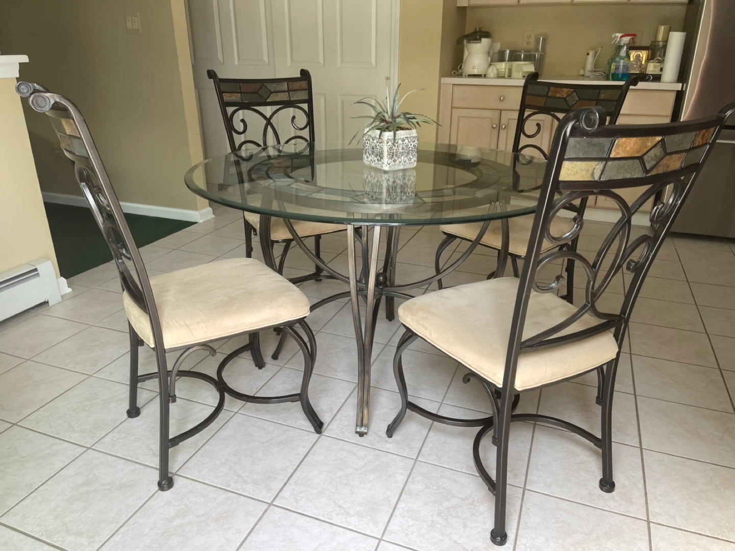 Kitchen table & 4 chairs