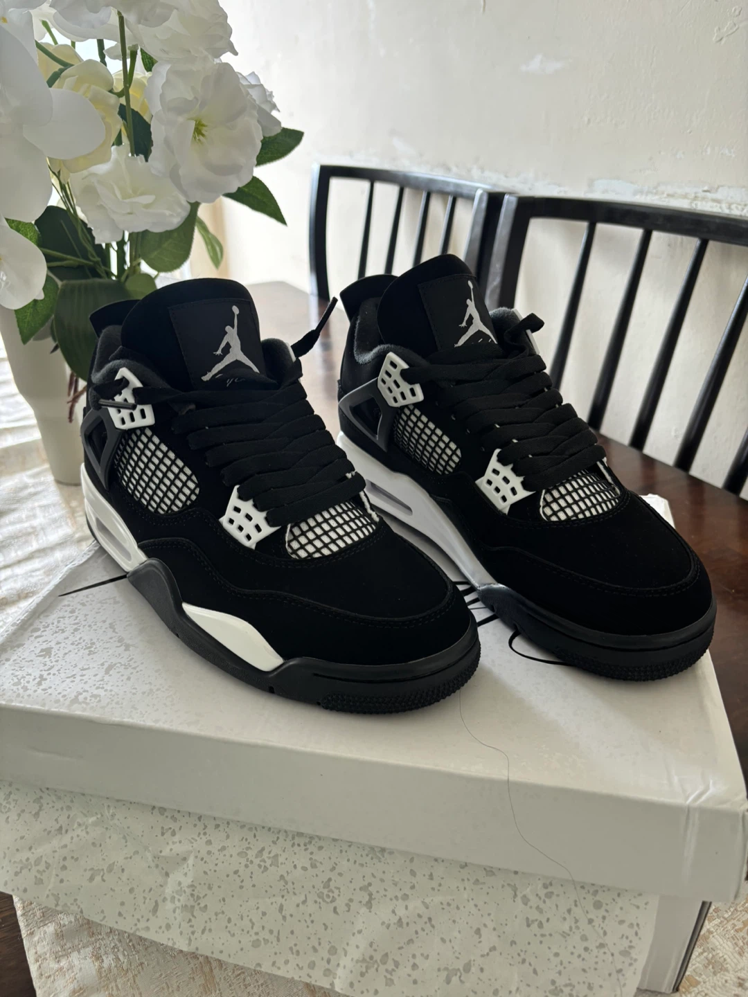 Air Jordan 4 Retro Thunder White