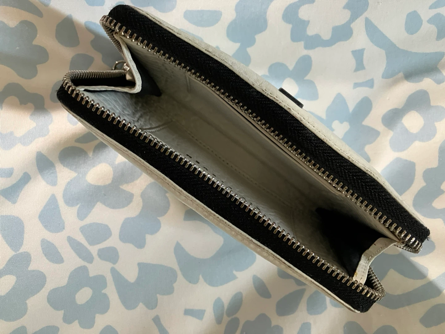 White Zip Around Wallet - photo 3