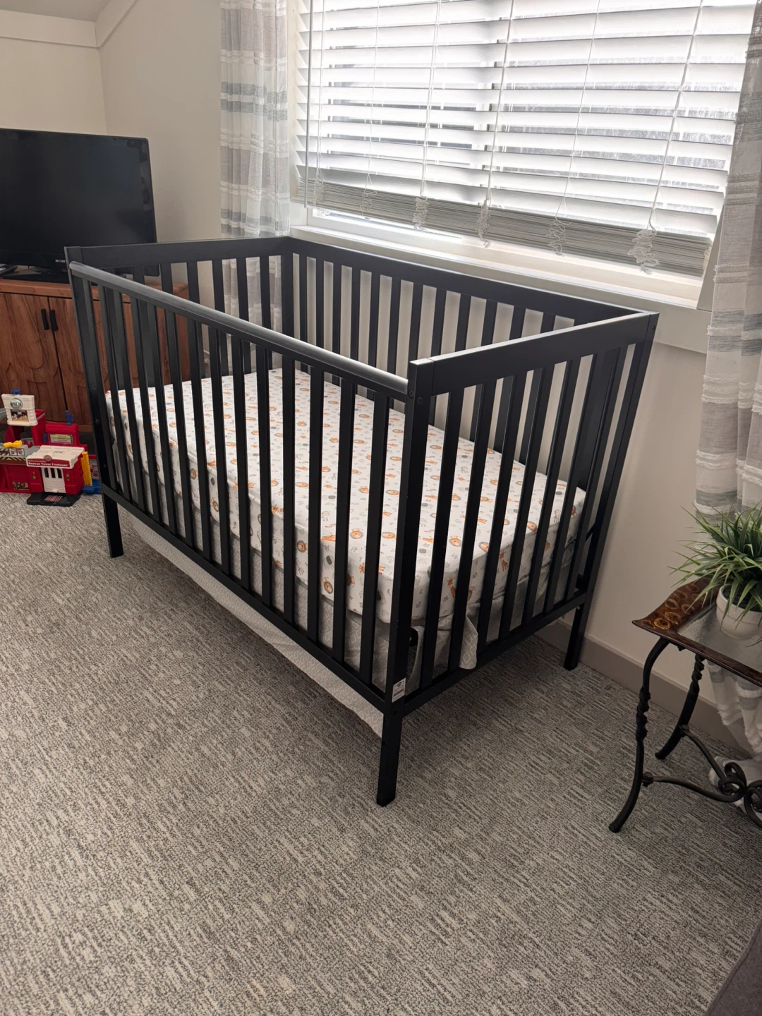 Black Convertible Crib made by JPMA - photo 2