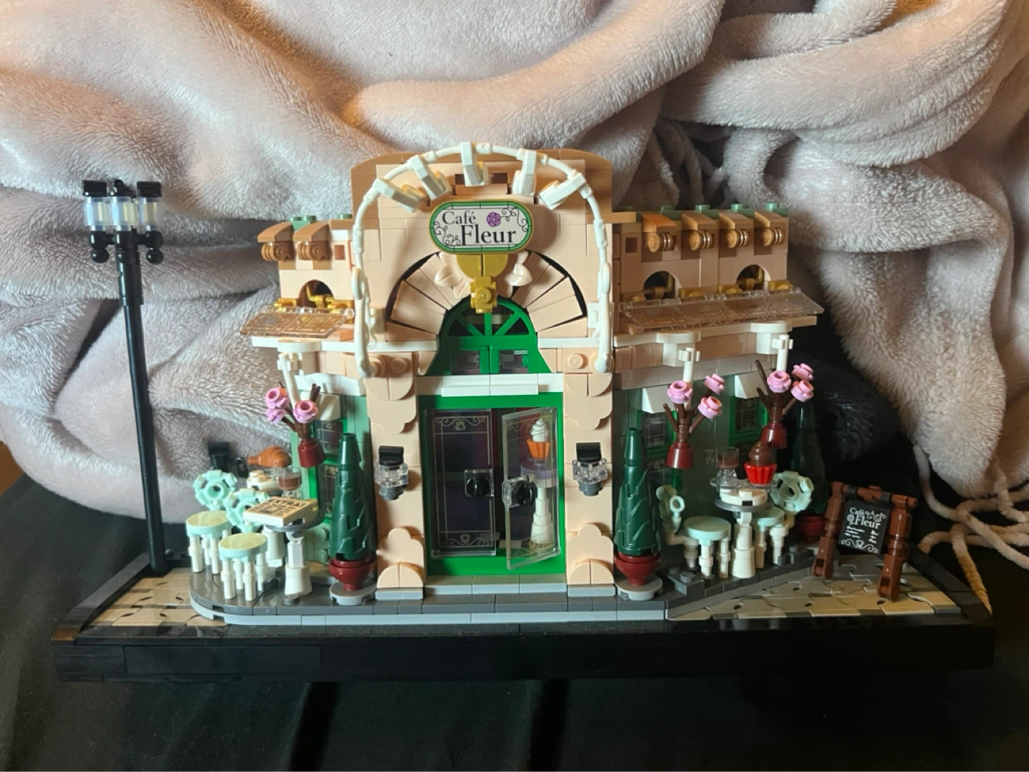 LEGO Icons French Cafe 10308