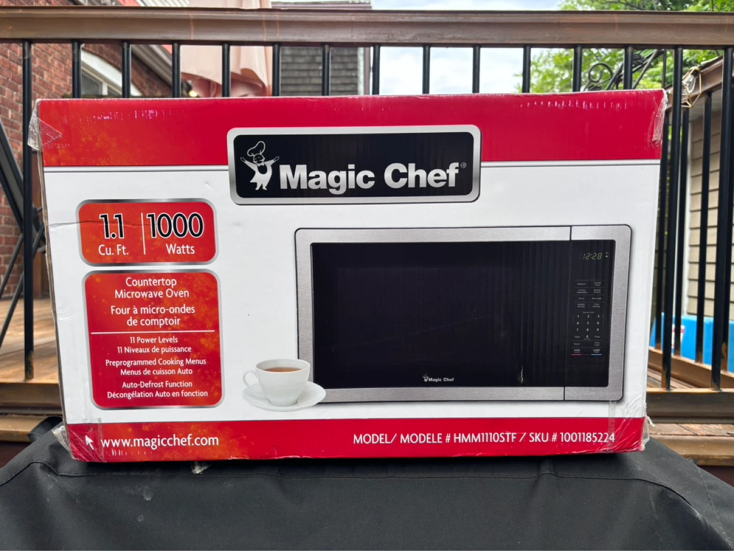 Magic Chef 1.1 Cu. Ft. Countertop Microwave Oven