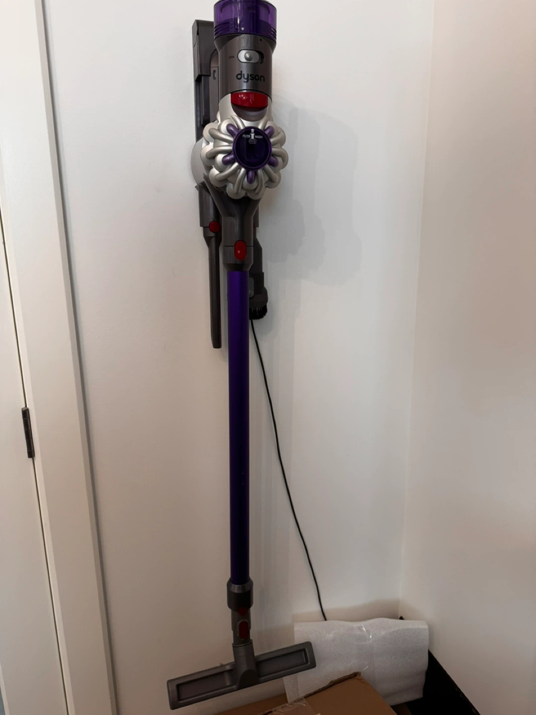 Dyson V 8