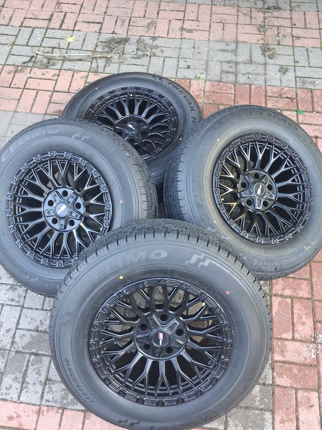 VENDO RINES 18 Y LLANTAS TODO NUEVO