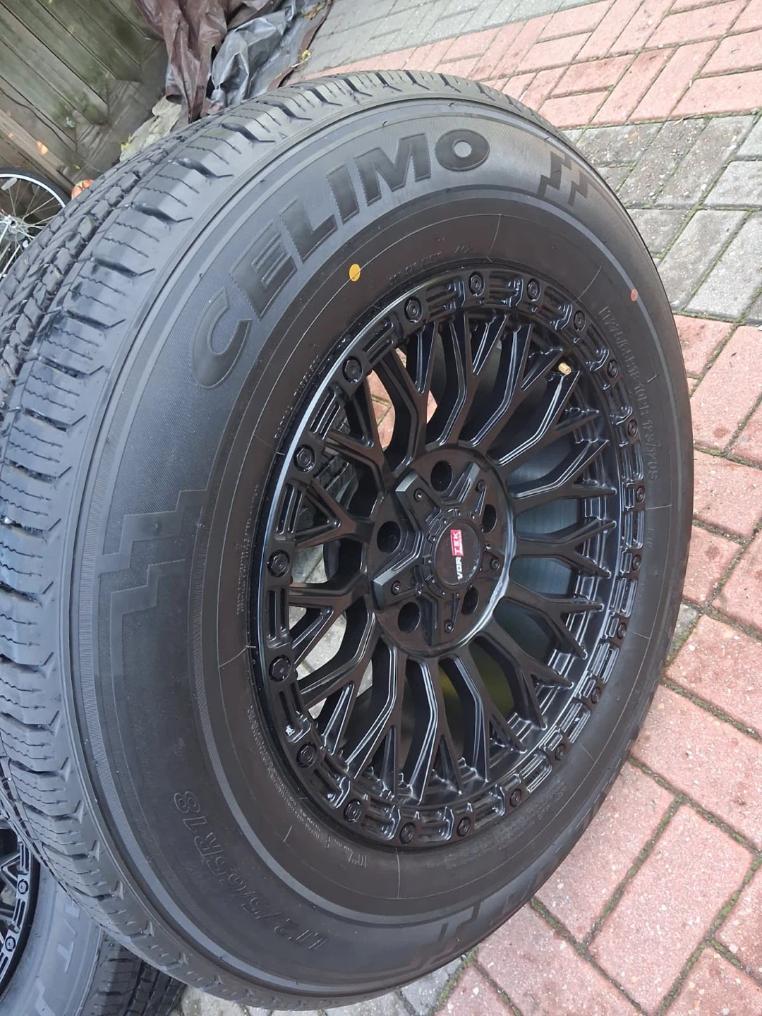 VENDO RINES 18 Y LLANTAS TODO NUEVO - photo 2