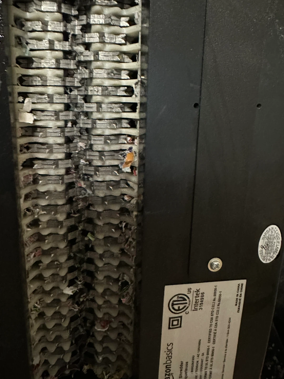 (For Parts, Does Not Turn On) AmazonBasics Paper Shredder - photo 3