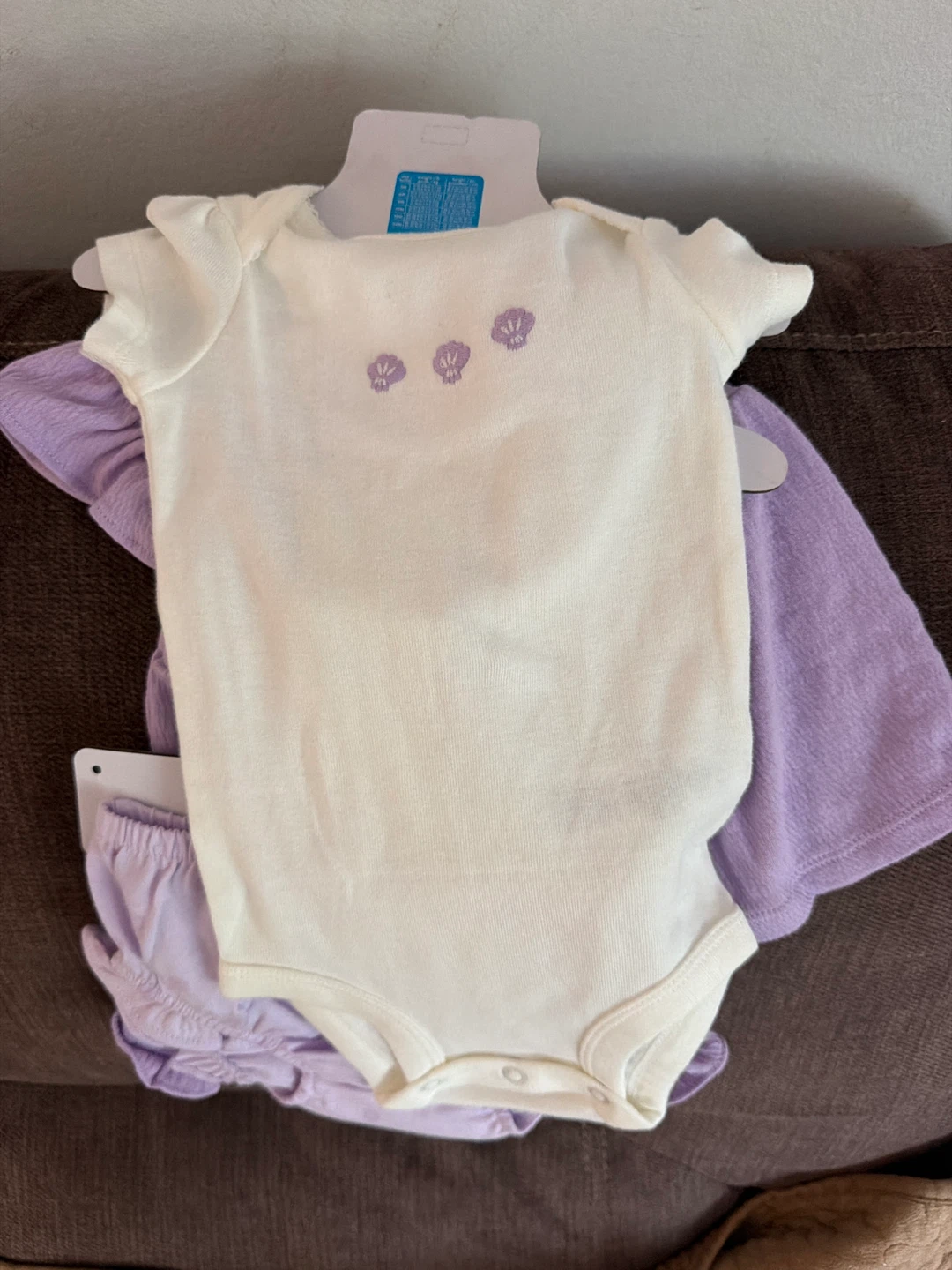 4 pcs Carter's Baby Girls' 3M Bodysuit and Bloomers Set - photo 2