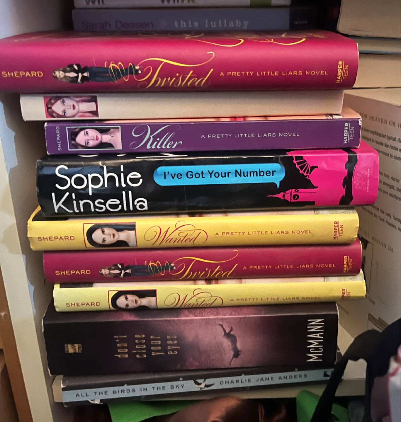 Pretty little liars & lying game book series by Sara Shepard - photo 3